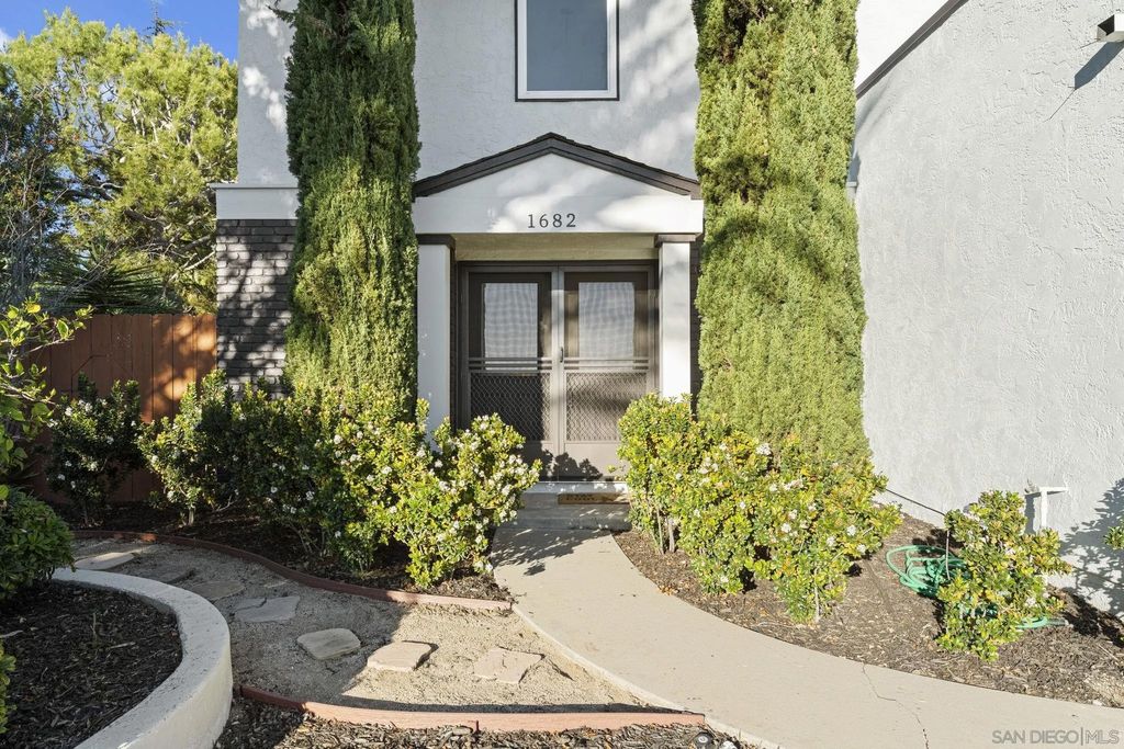 Photo of 1682 Saddlehorn Dr, San Marcos, CA 92069 (MLS # 260004953)