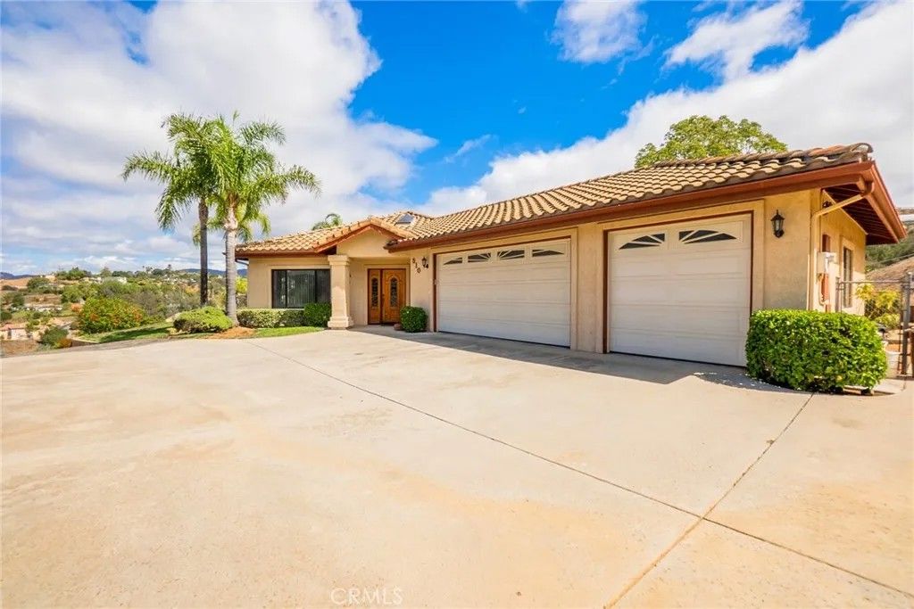 Photo of 510 Hilbert Drive, Fallbrook, CA 92028 (MLS # IV25237628)