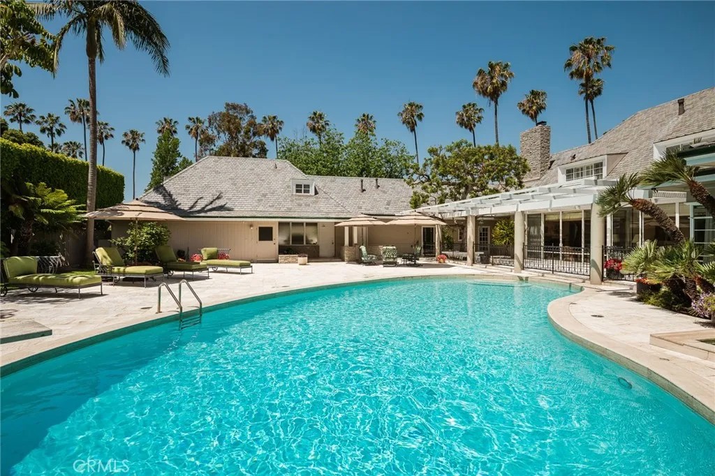 4294 Country Club Drive