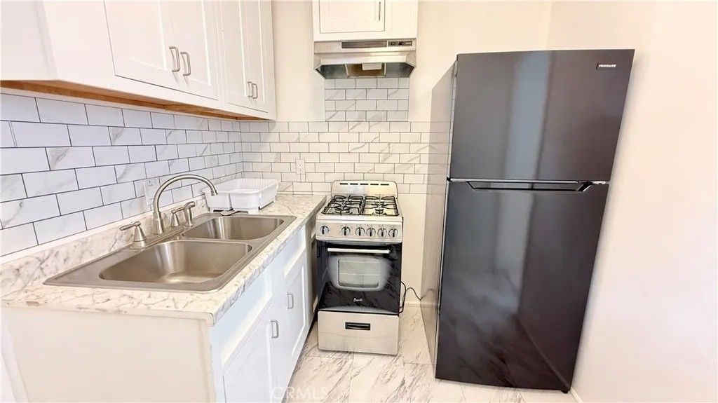 Photo of 8146 Matilija Ave, Panorama City, CA 91402 (MLS # GD26091426)