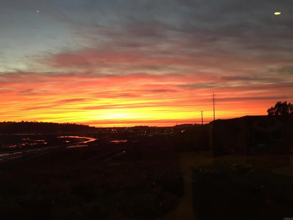 4594 Vista De La Patria