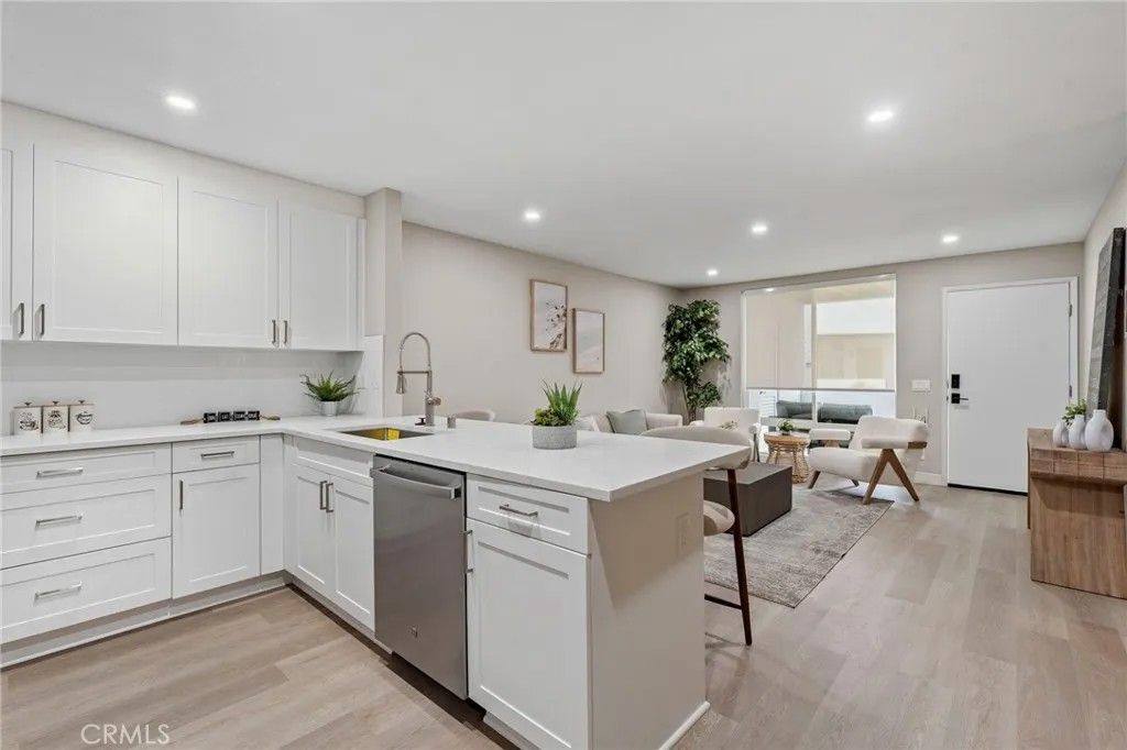 Photo of 664 Tamarack Avenue #6, Carlsbad, CA 92008 (MLS # OC25165021)