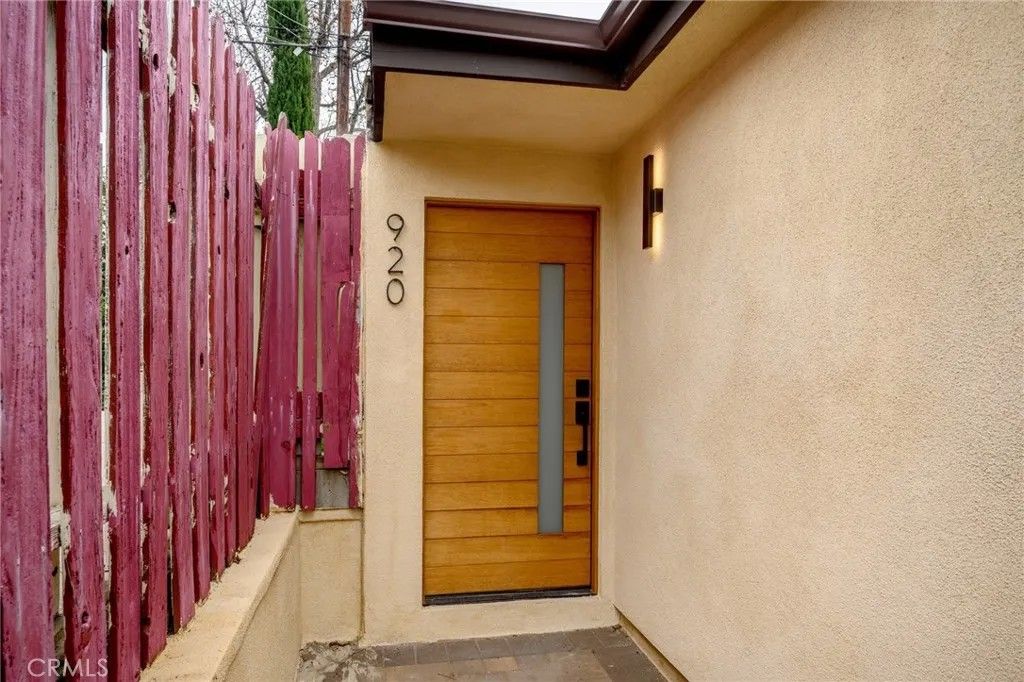 Photo of 920 University Ave, Burbank, CA 91504 (MLS # GD26020059)