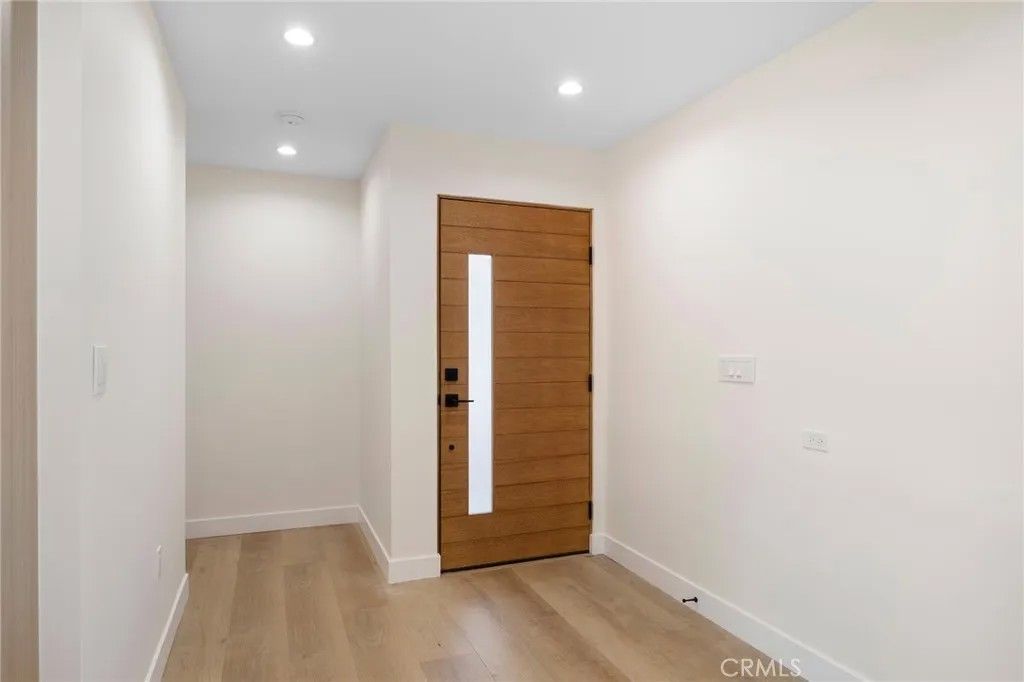 Photo of 920 University Ave, Burbank, CA 91504 (MLS # GD26020059)