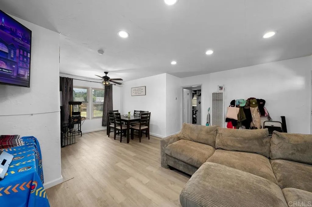 649 W Washington Ave