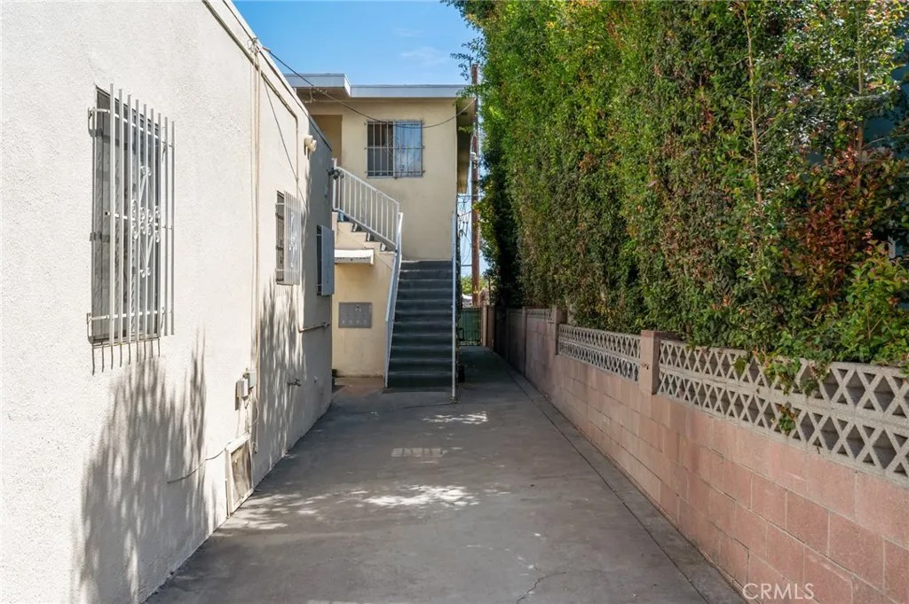 754 E 84th Place