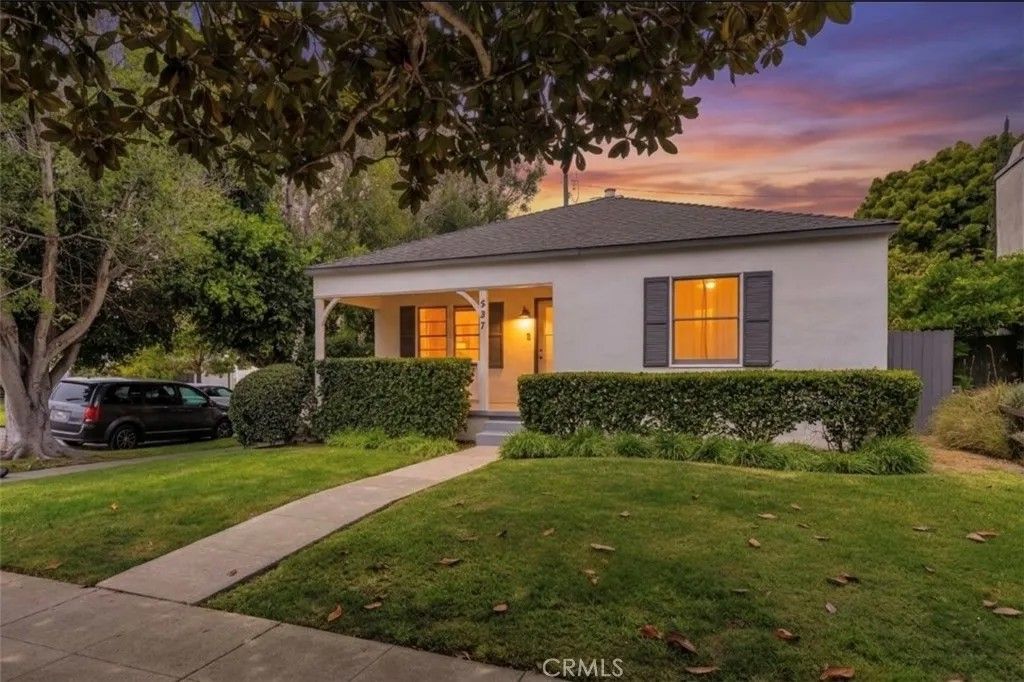 Photo of 537 28th Ave, Venice, CA 90291 (MLS # CV26069720)