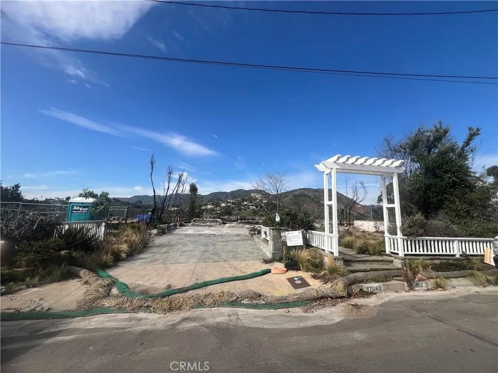 Photo of 17053 Bollinger, Pacific Palisades, CA 90272 (MLS # AR25272764)
