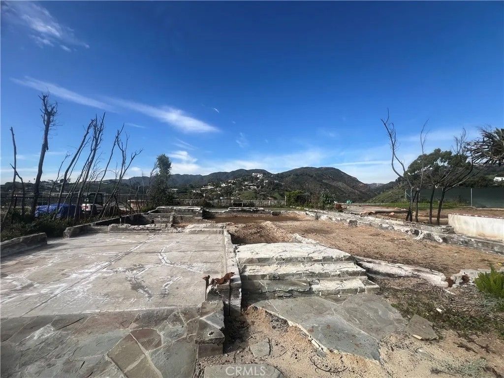 Photo of 17053 Bollinger, Pacific Palisades, CA 90272 (MLS # AR25272764)