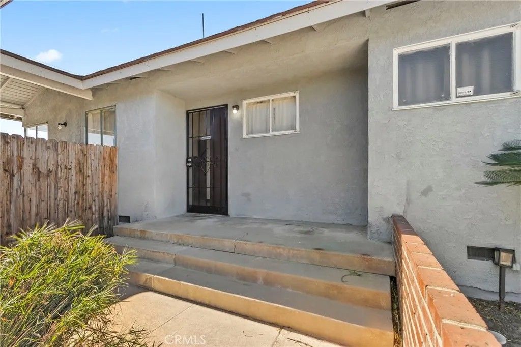 Photo of 2106 W Forest Ln, Anaheim, CA 92804 (MLS # OC26044655)