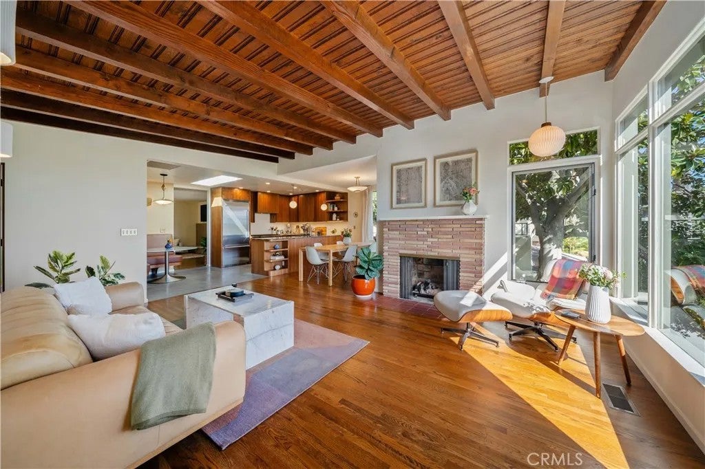 1011 W Mountain