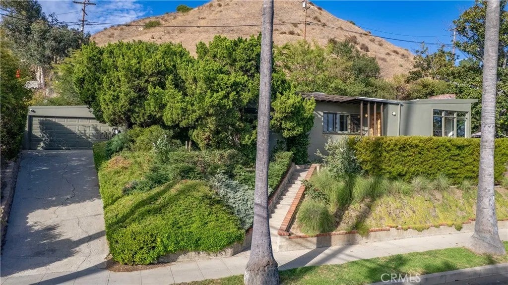 1011 W Mountain