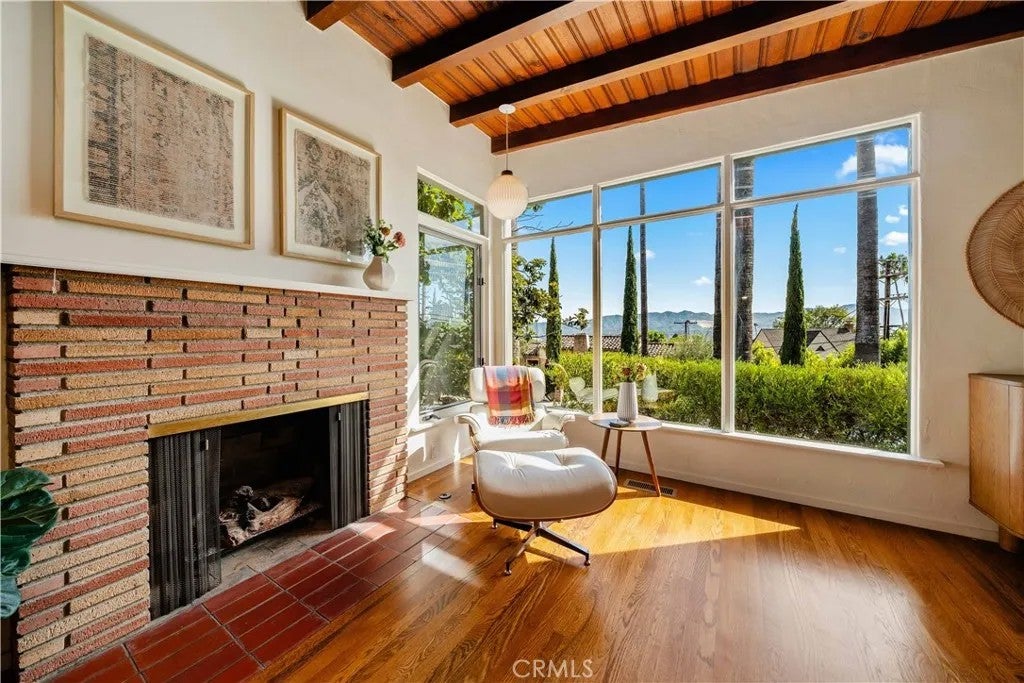 1011 W Mountain