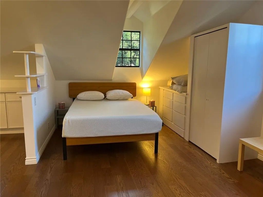 Photo of 23300 Raymond St #Studio, Chatsworth, CA 91311 (MLS # SR25280140)