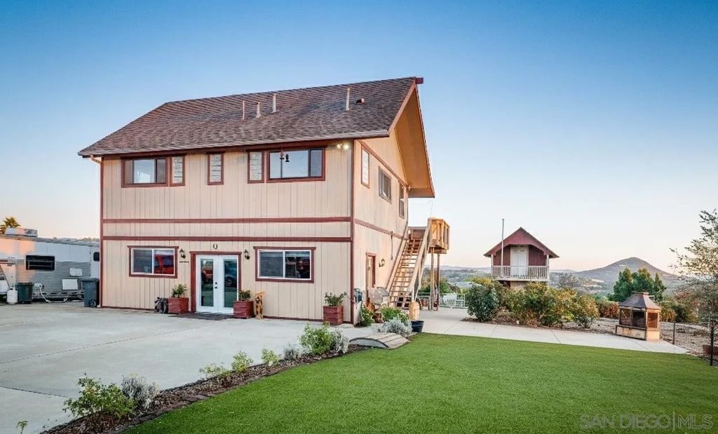 Photo of 31141 Saddleback Rd, Valley Center, CA 92082 (MLS # 2600655)