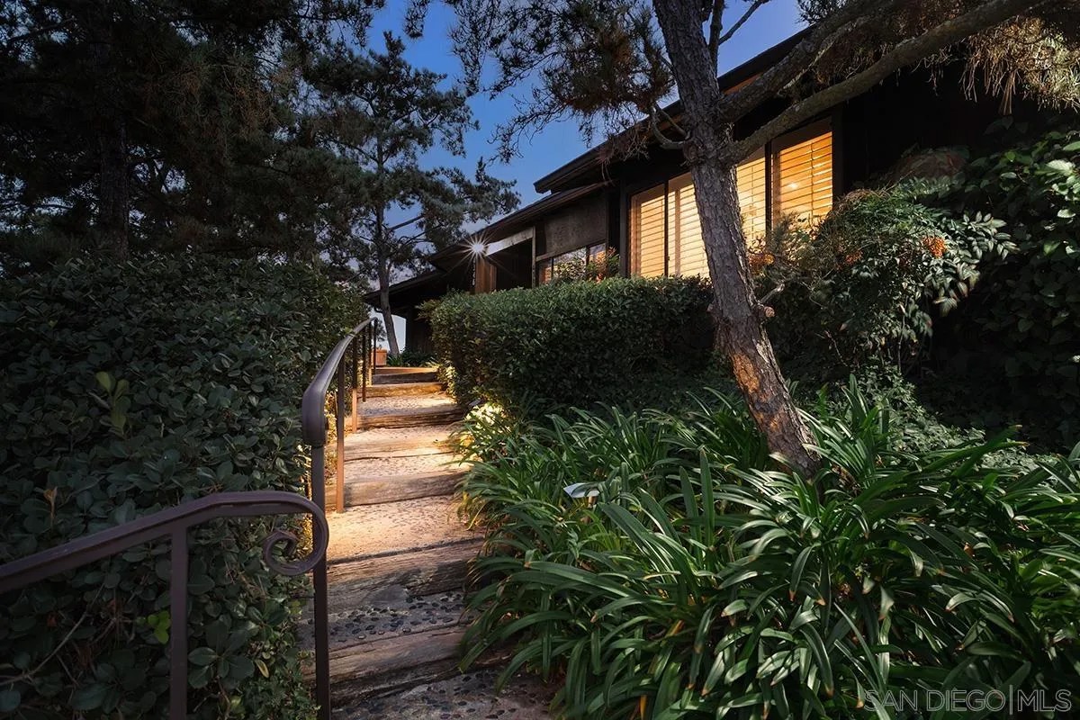 6346 Ridge Manor Avenue