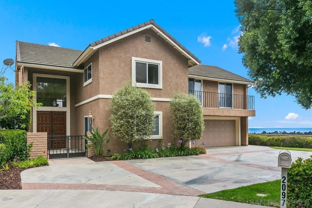 Photo of 2097 Caminito Capa, La Jolla, CA 92037 (MLS # 260014137)