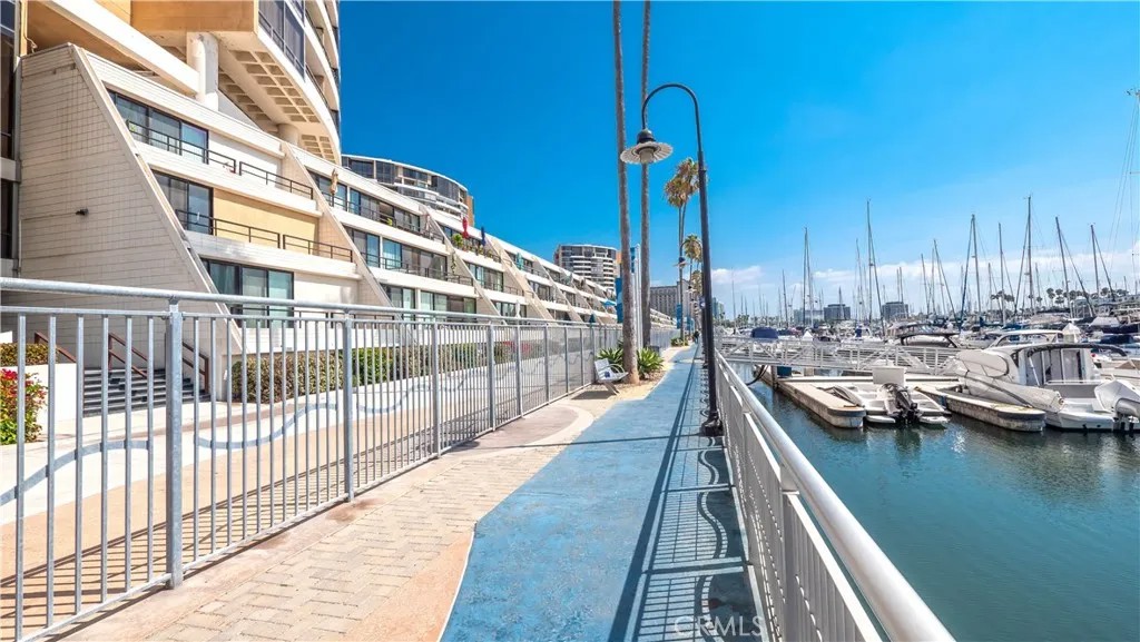 4265 Marina City Drive 811