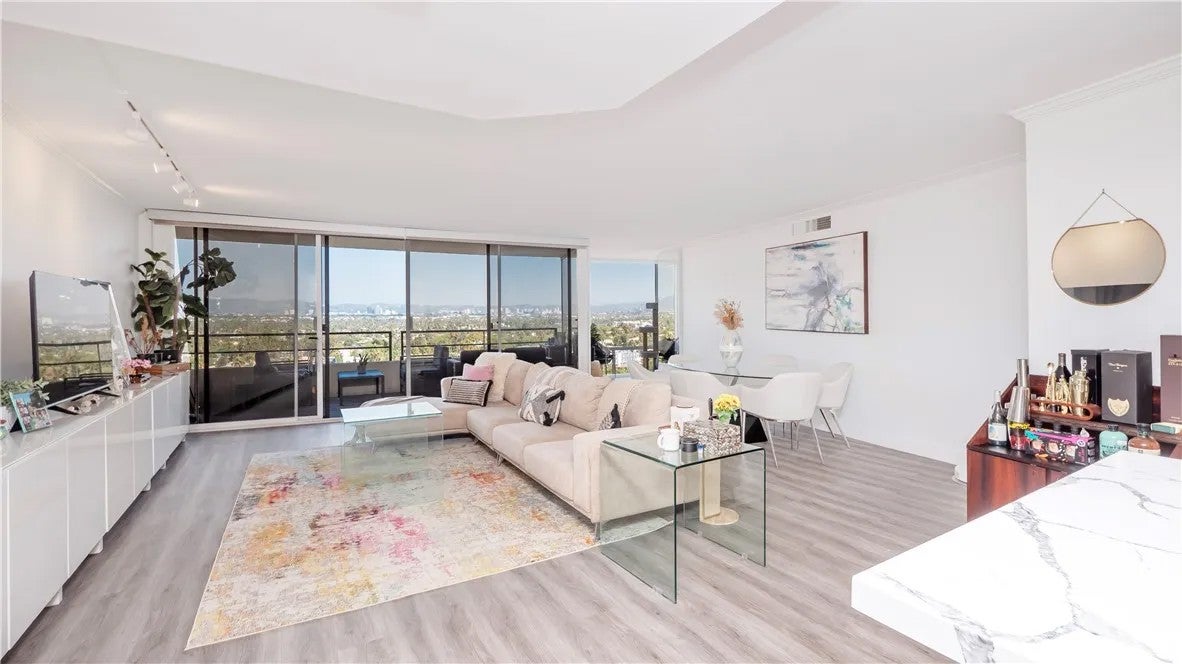 4265 Marina City Drive 811