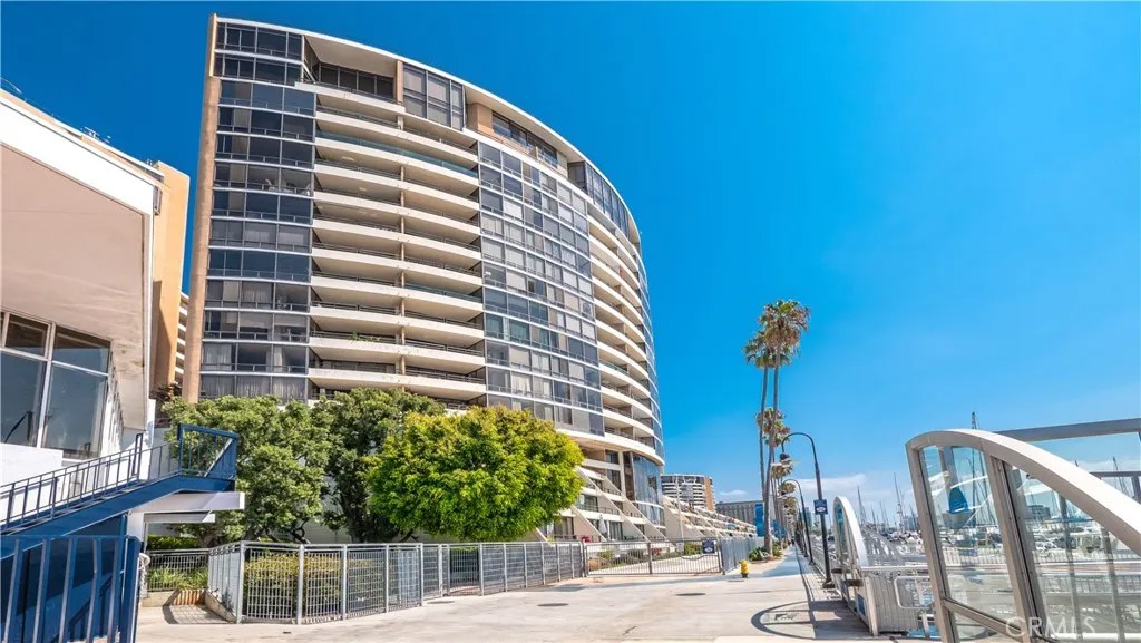 4265 Marina City Drive 811
