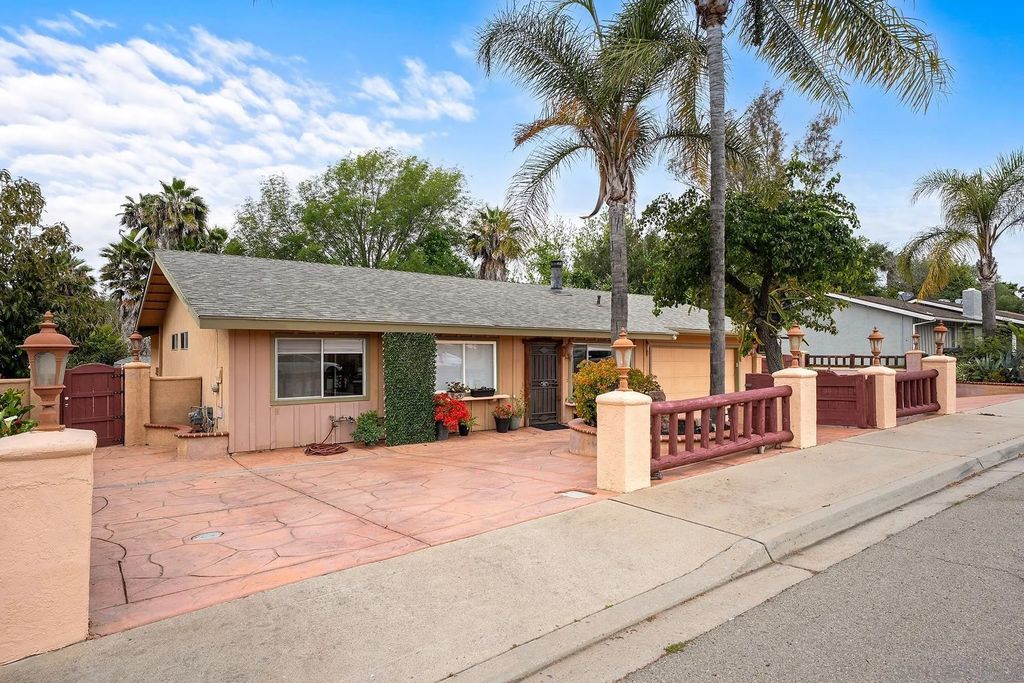 Photo of 2551 Buena Rosa, Fallbrook, CA 92028 (MLS # 260009790)