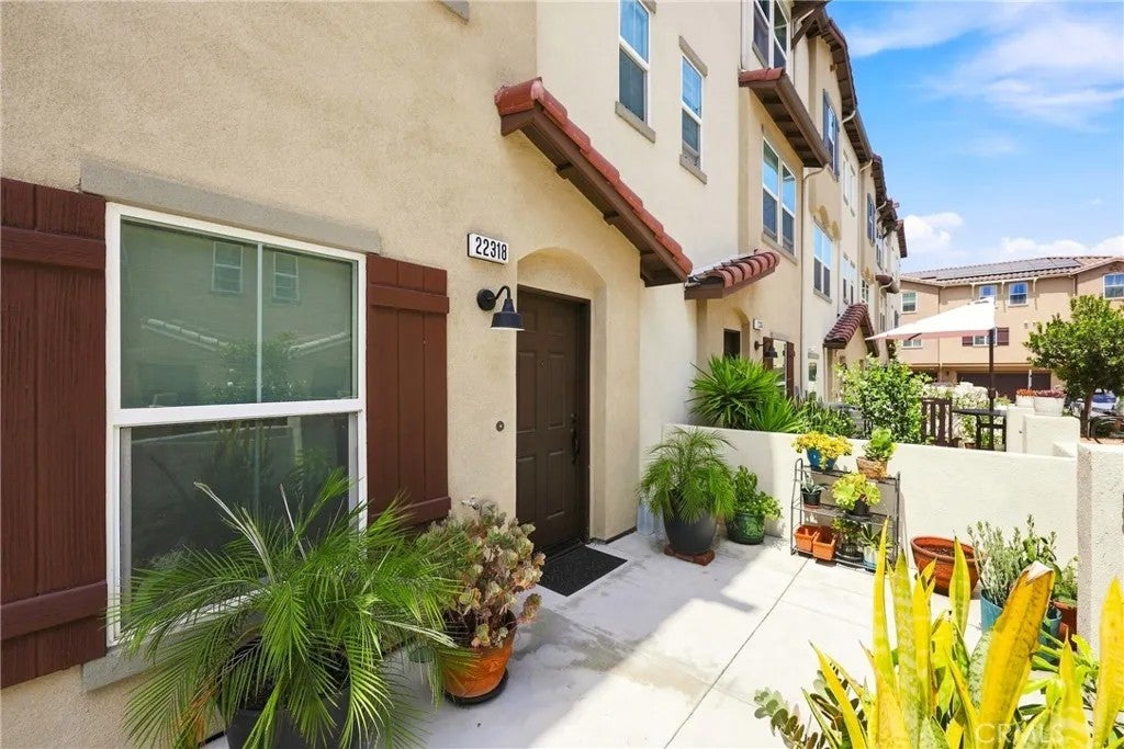 22318 Lily Ct
