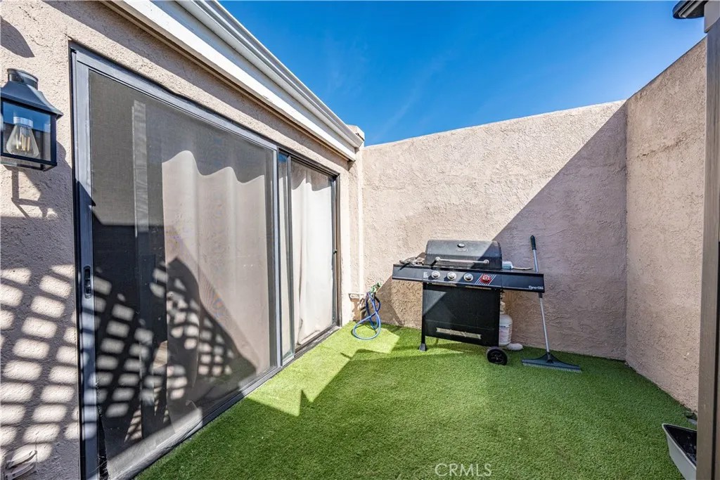 2900 Madison D17