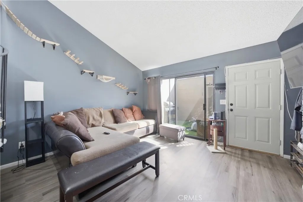 2900 Madison D17