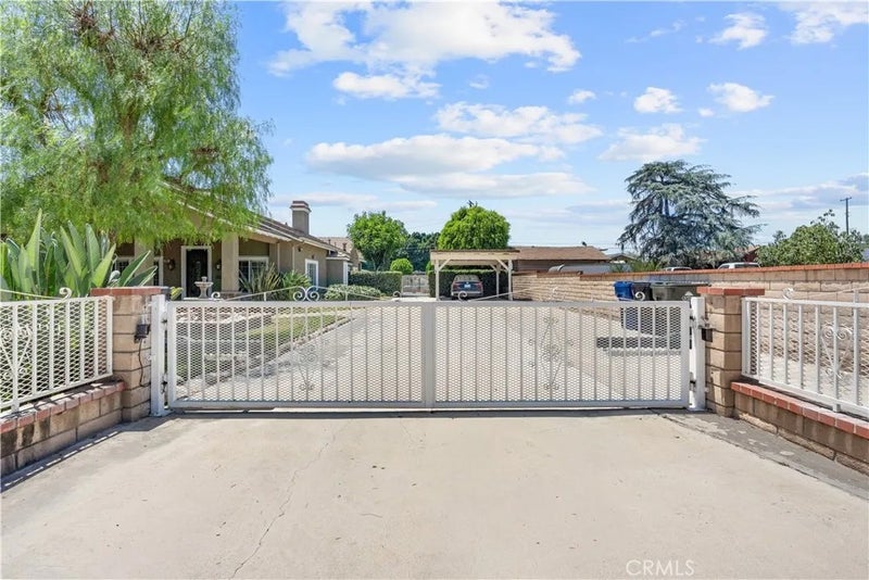2032 South Helen