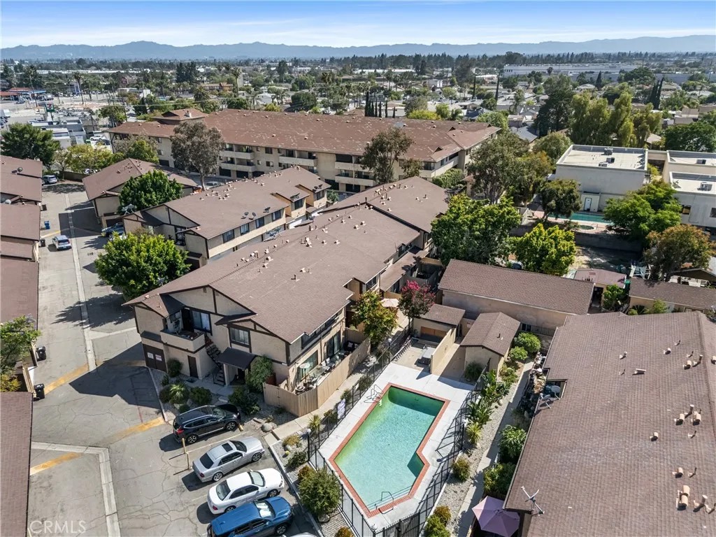 8601 Sunland Boulevard 20