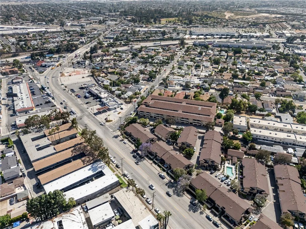 8601 Sunland Boulevard 20