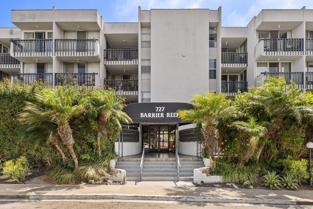 Photo of 727 Sapphire St #301, San Diego, CA 92109 (MLS # 260001685)