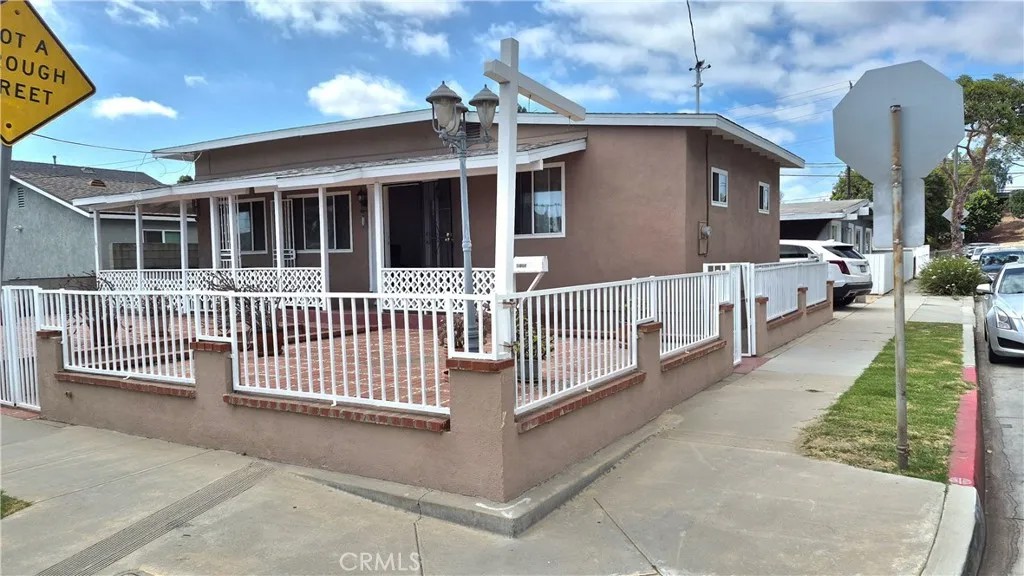 3661 Seabright Avenue
