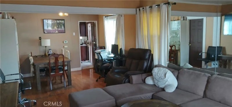 1359 W 69th
