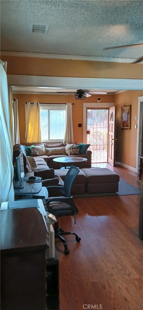1359 W 69th