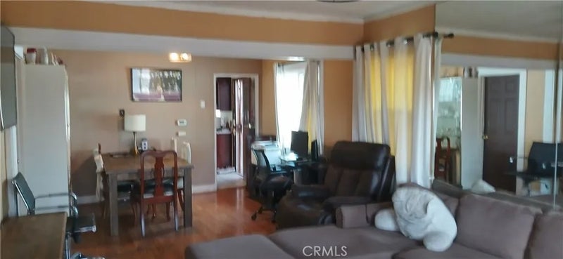 1359 W 69th