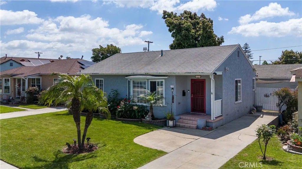 Photo of 132 West 52nd St, Long Beach, CA 90805 (MLS # DW26083849)