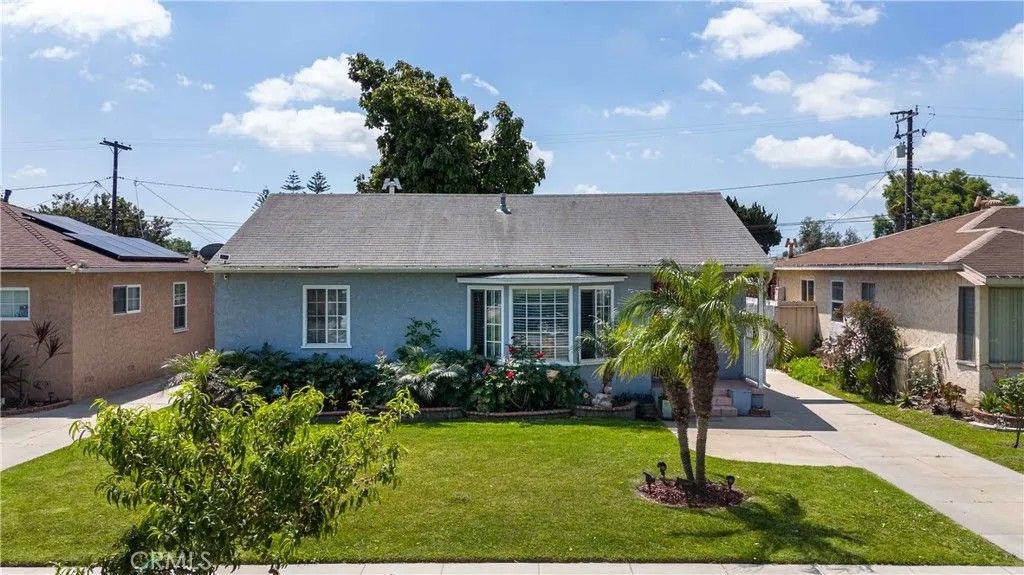 Photo of 132 West 52nd St, Long Beach, CA 90805 (MLS # DW26083849)