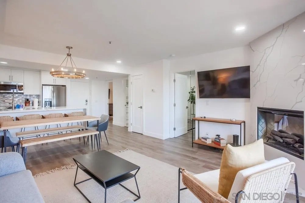 5726 La Jolla Blvd 201