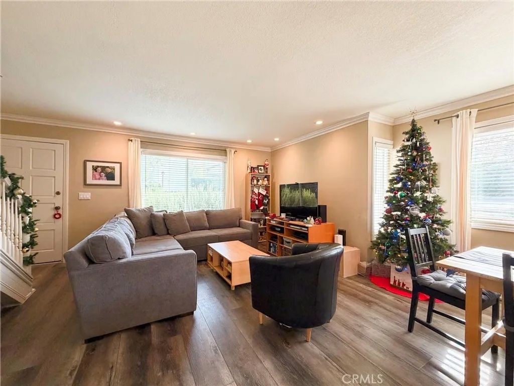 Photo of 201 Green Heath Pl, Thousand Oaks, CA 91361 (MLS # SR25276114)