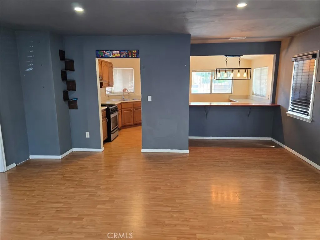 859 E 87th