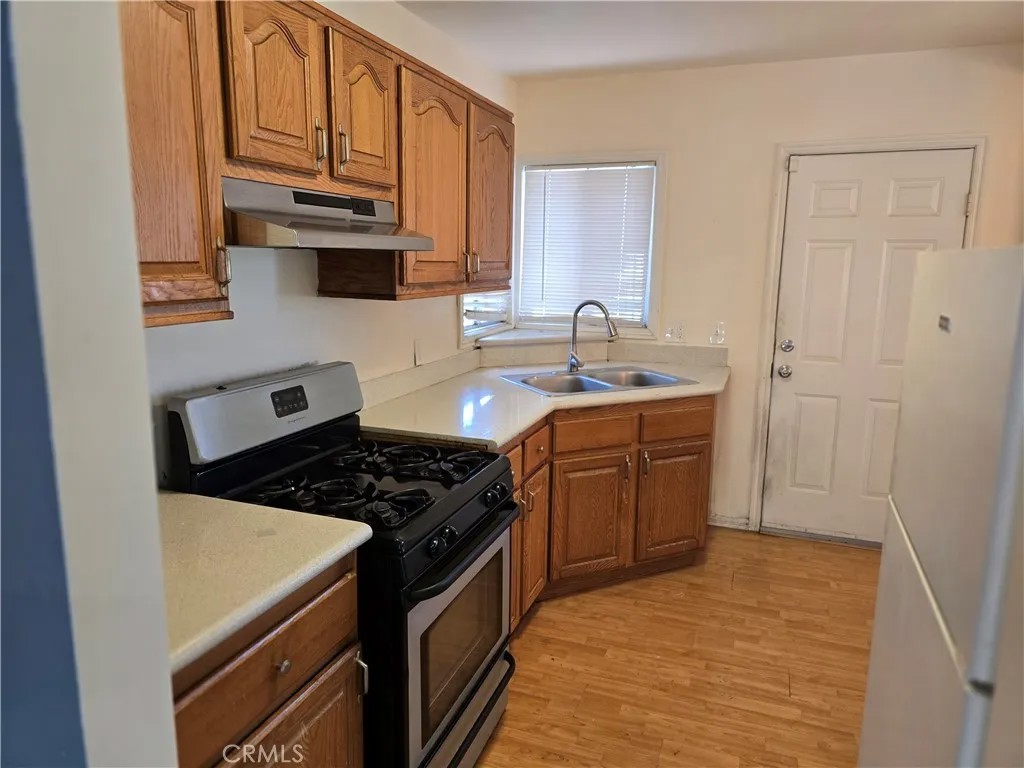 859 E 87th