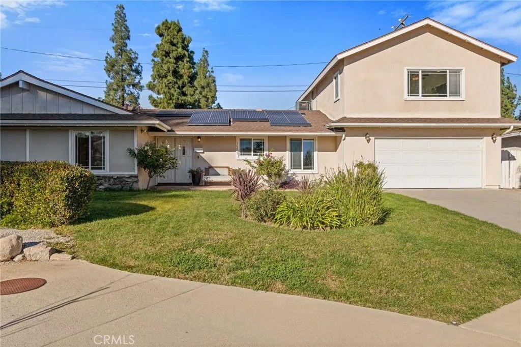 Photo of 10215 Casaba, Chatsworth, CA 91311 (MLS # SR25272952)