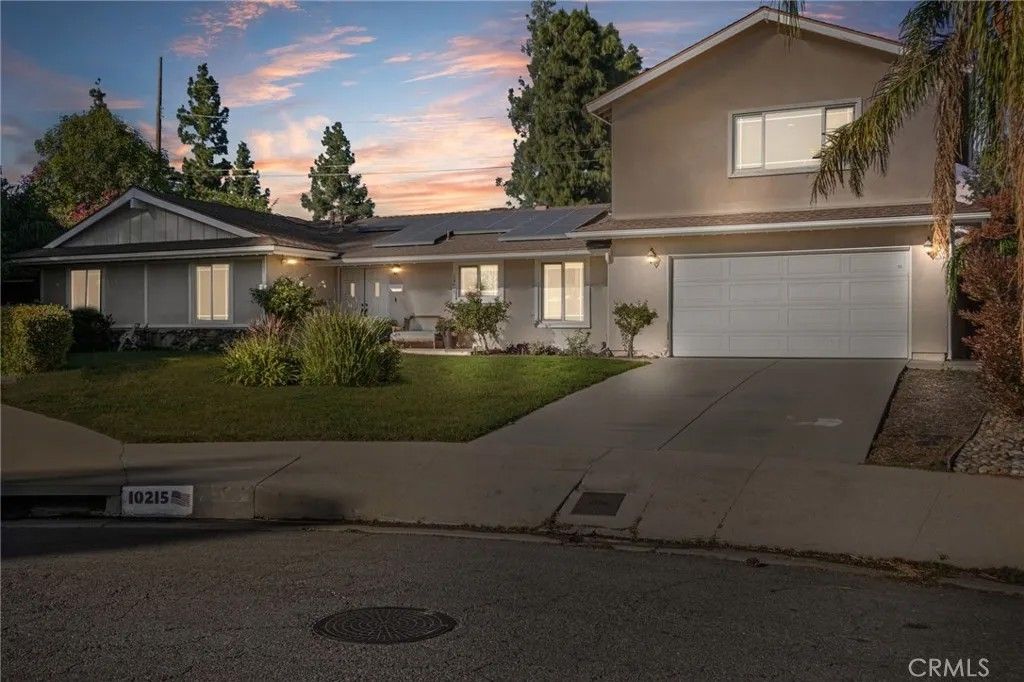 Photo of 10215 Casaba, Chatsworth, CA 91311 (MLS # SR25272952)