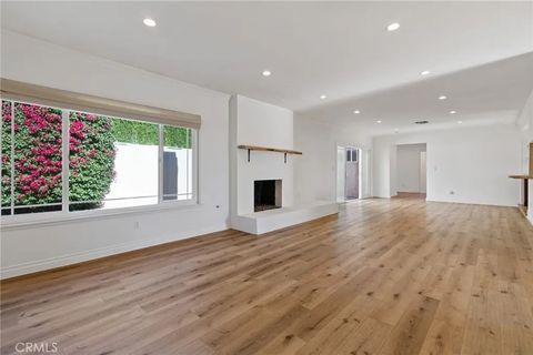 Tiny photo for 10215 Casaba, Chatsworth, CA 91311 (MLS # SR25272952)