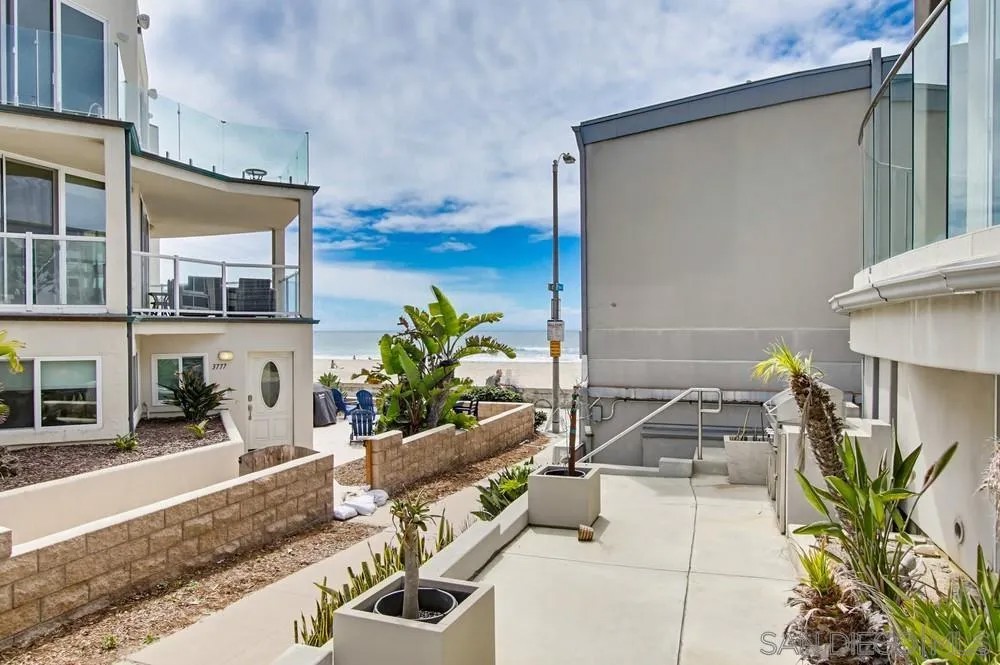 3786 Strandway 1