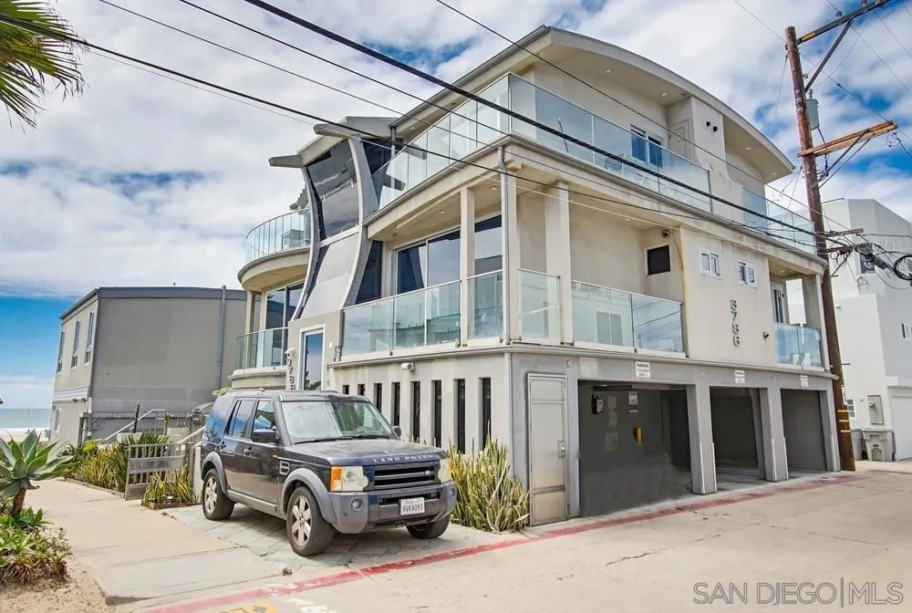 3786 Strandway 1