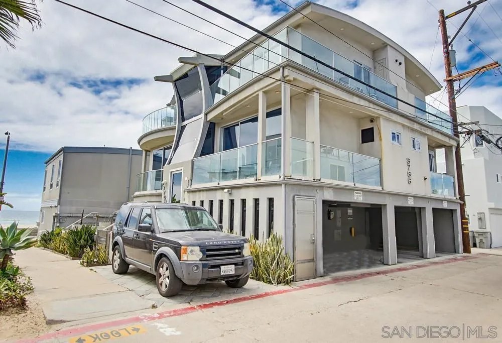 3786 Strandway 1