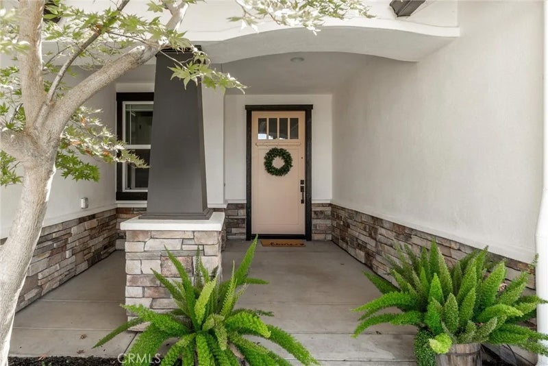 1941 Waxwing Way