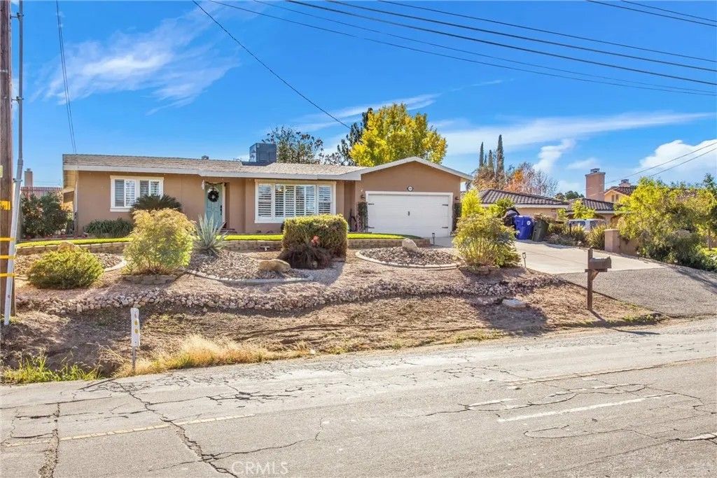 Photo of 33969 Avenue E, Yucaipa, CA 92399 (MLS # OC25278070)